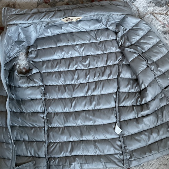 Hollister Silver Lightweights Puffer Vest - Picture 6 of 15